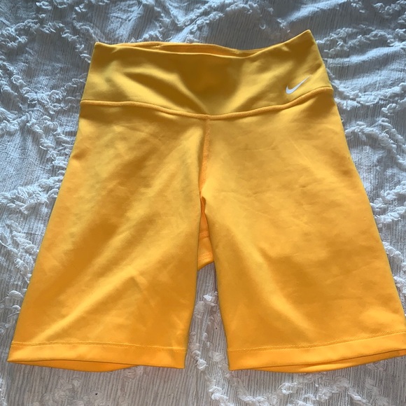 Nike Biker Shorts - Picture 1 of 3